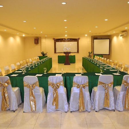 Hotel Grand Rosela Yogyakarta Ngoại thất bức ảnh