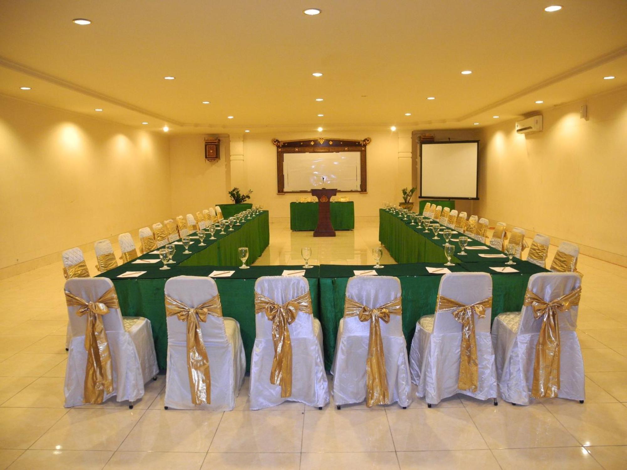 Hotel Grand Rosela Yogyakarta Ngoại thất bức ảnh