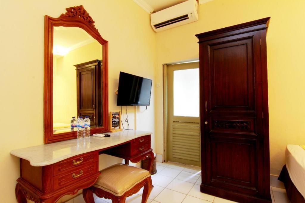 Hotel Grand Rosela Yogyakarta Ngoại thất bức ảnh