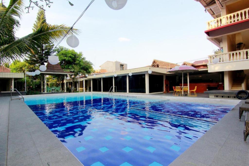 Hotel Grand Rosela Yogyakarta Ngoại thất bức ảnh