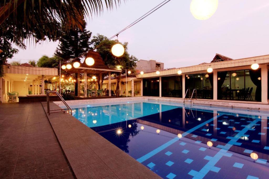 Hotel Grand Rosela Yogyakarta Ngoại thất bức ảnh